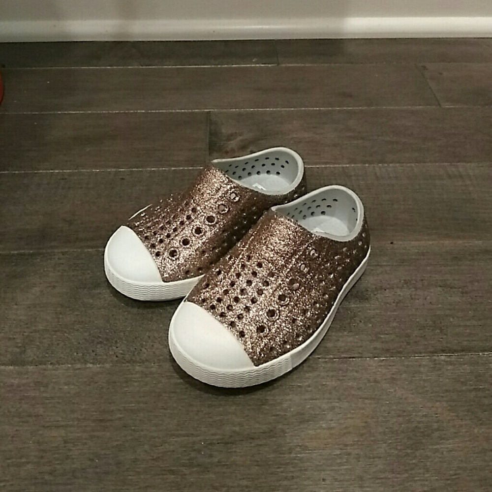 Native Jefferson Slip on Sneakers size 5